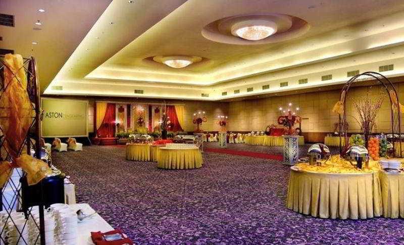 Royal Palm Hotel & Conference Center Cengkareng Джакарта Экстерьер фото